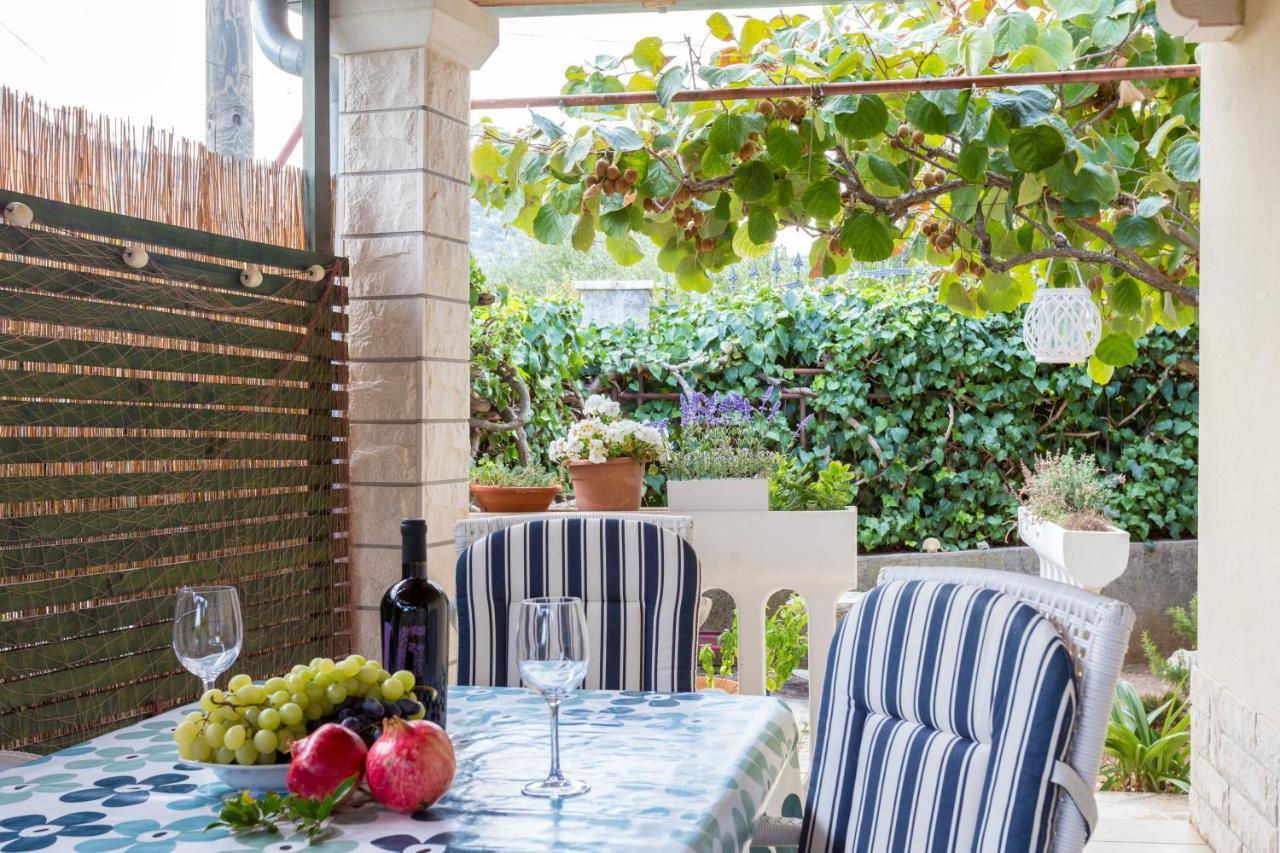 Apartments And Rooms With Parking Space Marina, Trogir - 5953 المظهر الخارجي الصورة