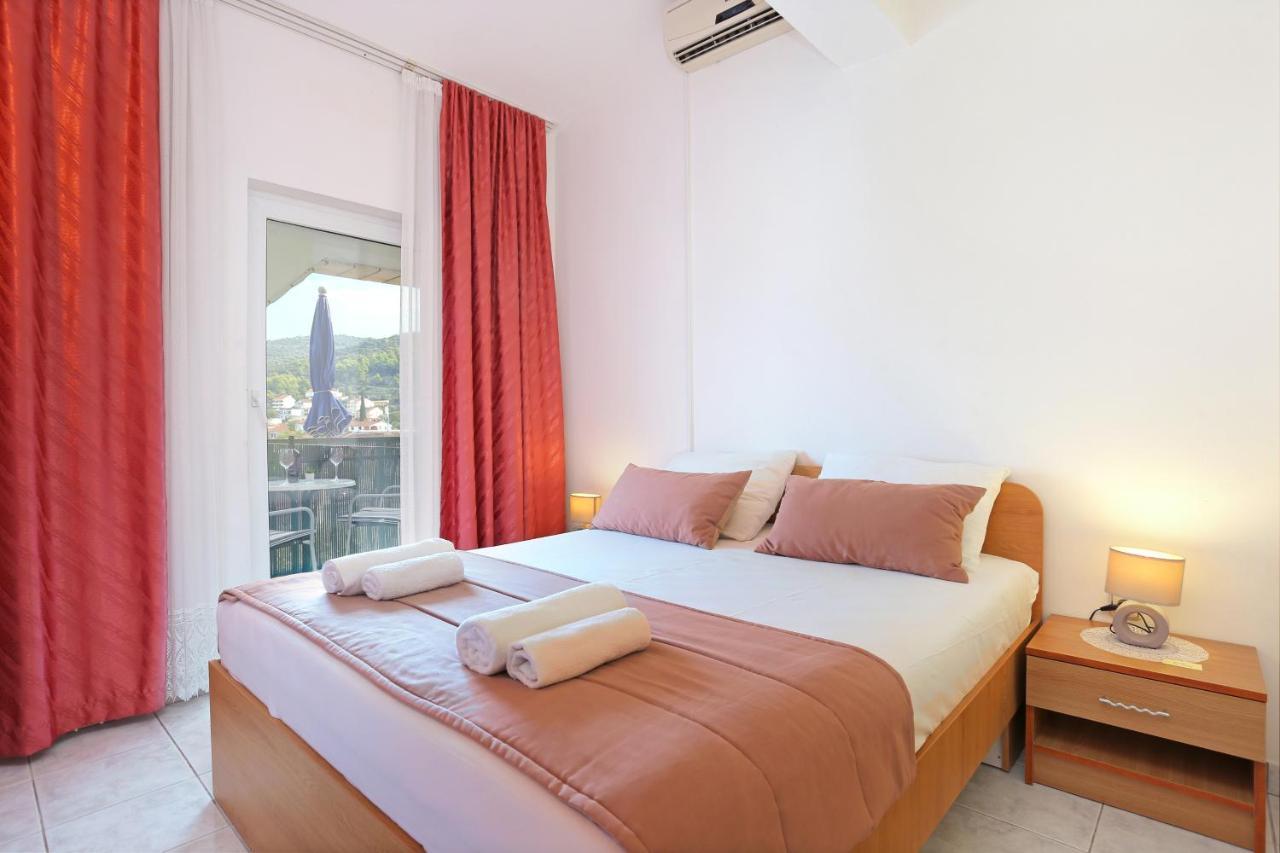Apartments And Rooms With Parking Space Marina, Trogir - 5953 المظهر الخارجي الصورة