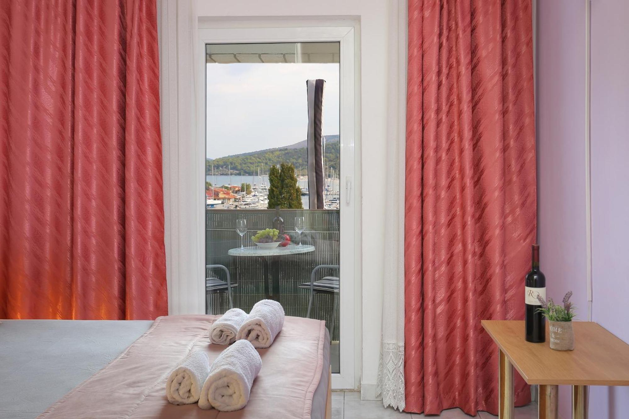 Apartments And Rooms With Parking Space Marina, Trogir - 5953 الغرفة الصورة